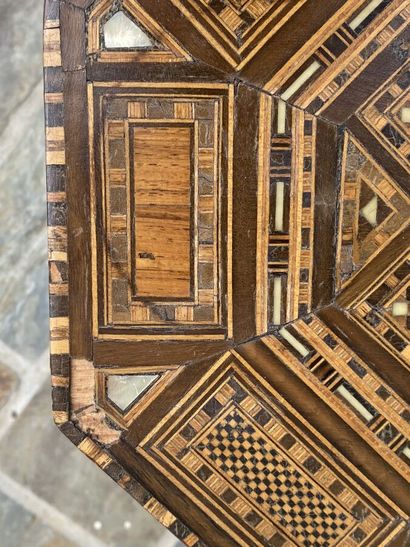 Lot: 
Octagonal bedside table, veneer and...