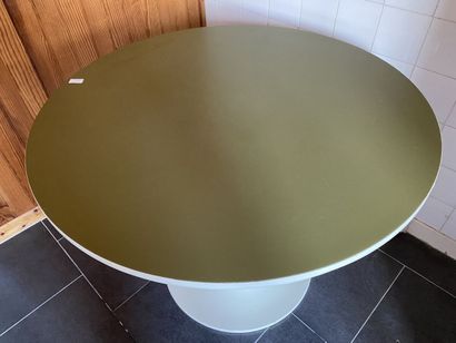 Round table, cream lacquered metal base,...