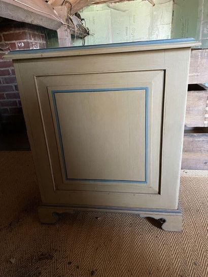 Yellow lacquered wood and green rechampi...