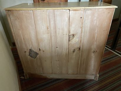 Chest of drawers in yellow patinated wood...
