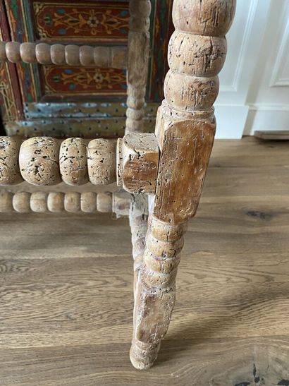 Table in natural wood, legs and struts with...