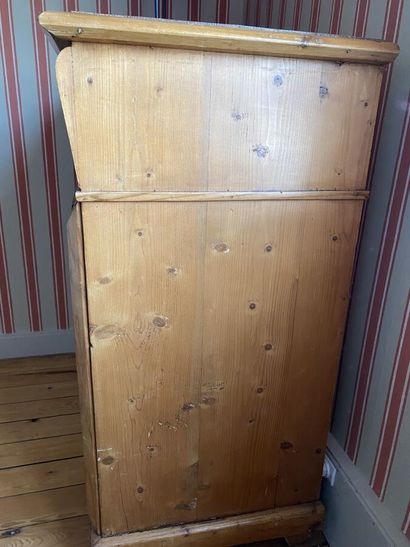 Pitchwood chest of drawers, opens with five...
