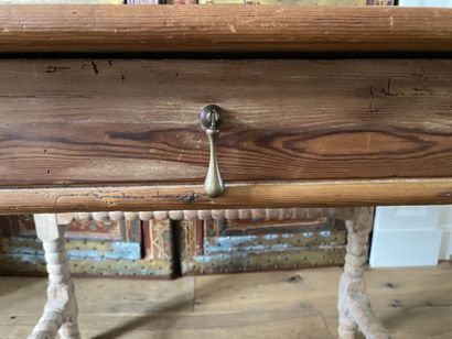 Table in natural wood, legs and struts with...