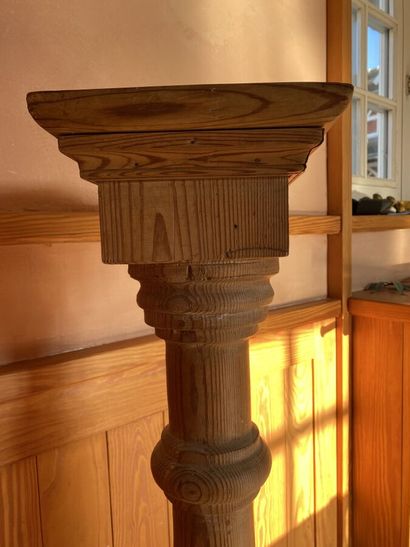 Sellette of baluster form in pitchpin. 
Height...