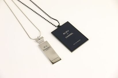 Chanel - (années 2010)
Deux pendentifs publicitaires...