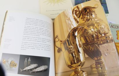 Divers auteurs sur le thème du parfum 
Lot...