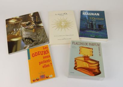 Divers auteurs sur le thème du parfum 
Lot...