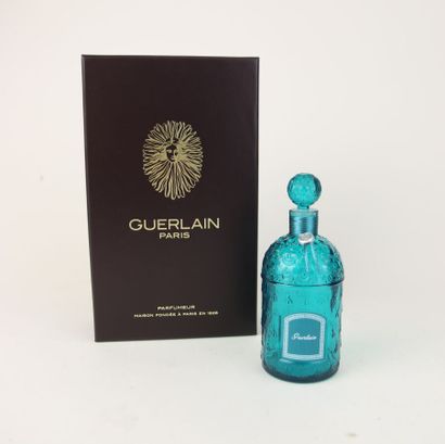 Guerlain - (années 2020)
Présentant dans...