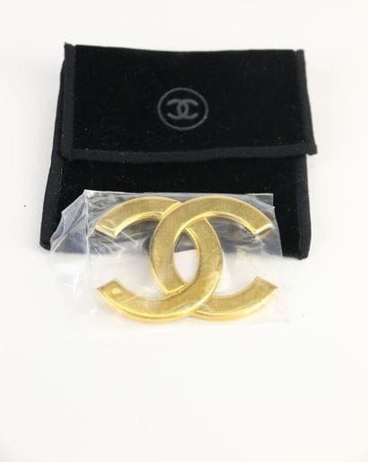 Chanel - (années 1990)
Rare broche en laiton...