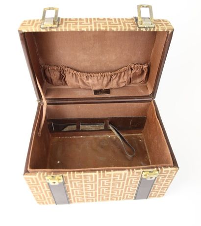 Pierre Balmain (années 1970)
Vanity case...