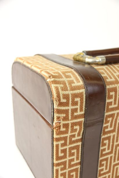 Pierre Balmain (années 1970)
Vanity case...
