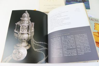 Divers auteurs sur le thème du parfum 
Lot...