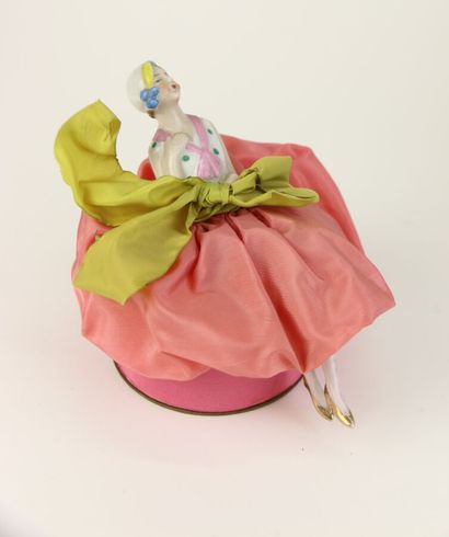 Travail Allemand - (années 1925-1930)
Figurine...