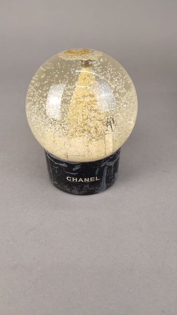 Chanel - (années 2010) 
Présenté dans son...
