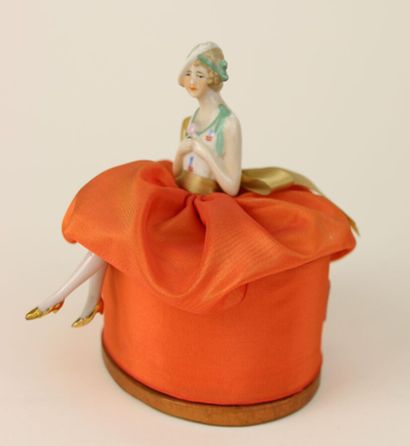 Travail Allemand - (années 1925-1930)
Figurine...