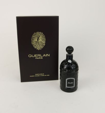 Guerlain - (années 2020)
Présentant dans...