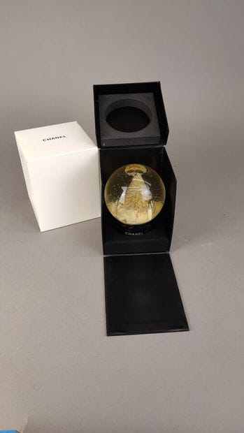 Chanel - (années 2010) 
Présenté dans son...