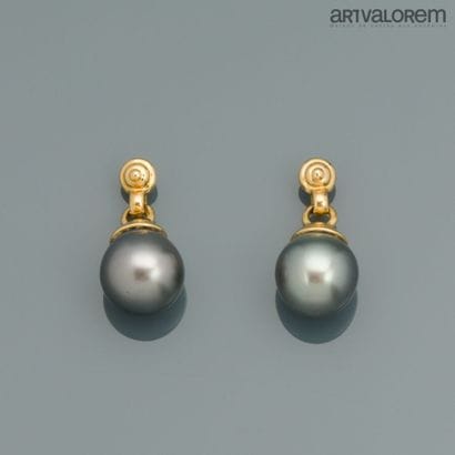 Pair of earrings in yellow gold 750°/°° with...