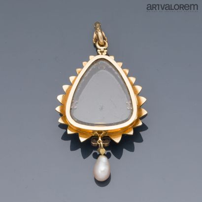 MELLERIO
Souvenir pendant in yellow gold...
