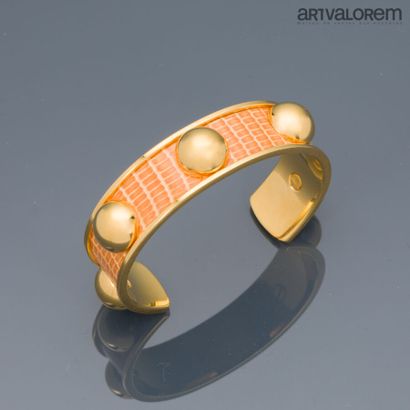 HERMES Paris
Beige-tinted lizard-skinned...