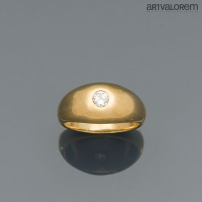 Yellow gold 750°/°° ring set with a brilliant-cut...