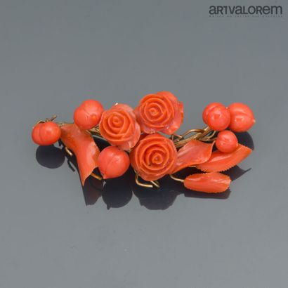 Part of a flower brooch in yellow gold 375°/°°...