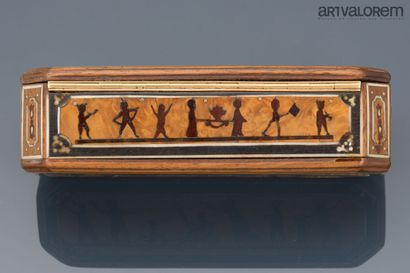 Hexagonal box in native wood and mother-of-pearl...