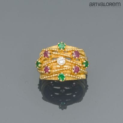 Band ring in yellow gold 750°/°° formed of...