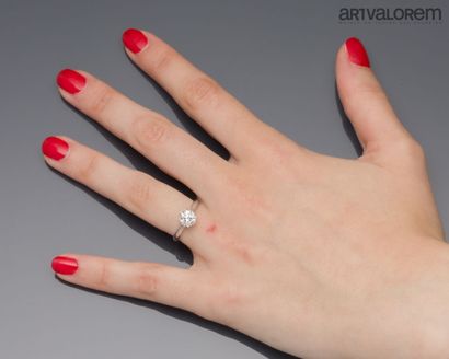Solitaire ring in 750°/°° white gold set...