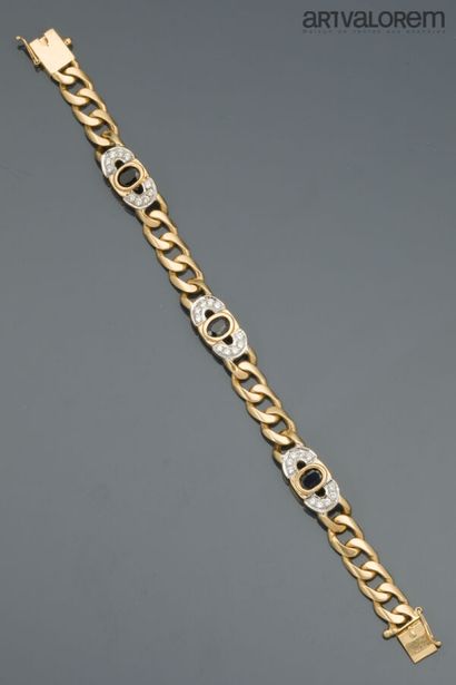 750°/°° yellow gold curb chain with three...