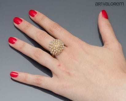 Dome ring in 750°/°° yellow gold with engraved...