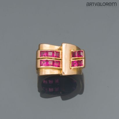 Tank ring in yellow gold 750°/°° set with...