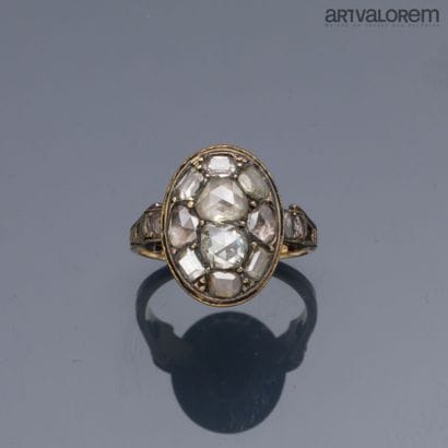 Marquise ring in yellow gold 750°/°° set...