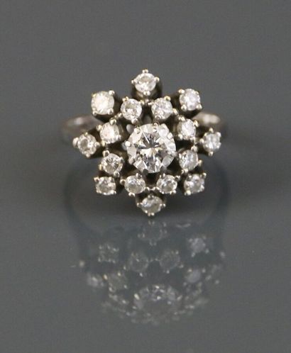Ring in 750°/°° white gold set with a 0.40...