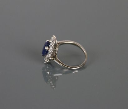 Ring in 750°/°° white gold set with a faceted...