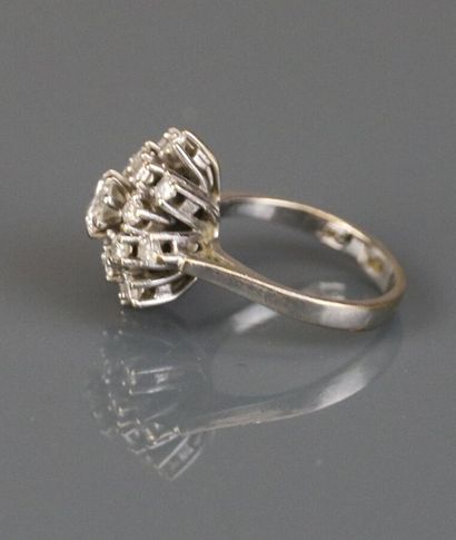 Ring in 750°/°° white gold set with a 0.40...