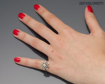 Ring in 750°/°° white gold set with a 0.40...