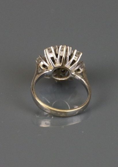 Ring in 750°/°° white gold set with a 0.40...