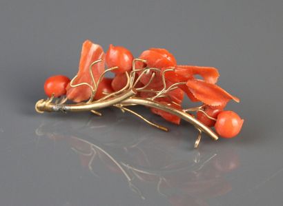 Part of a flower brooch in yellow gold 375°/°°...