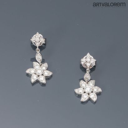 Pair of pierced earrings in 750°/°° white...