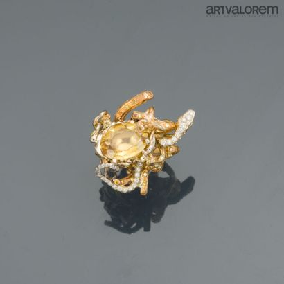 Sculpture ring in yellow and white gold 750°/°°...