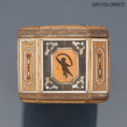 Hexagonal box in native wood and mother-of-pearl...