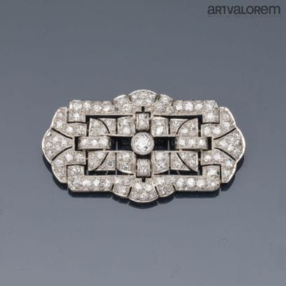 Plate brooch in 750°/°° white gold and platinum...