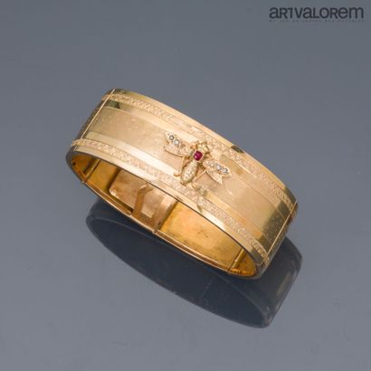 Articulated cuff bracelet in yellow gold...