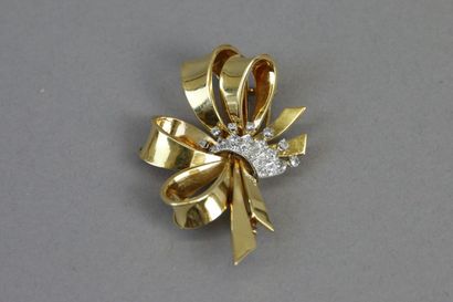 CHANTELOUP Paris circa 1945
Bow-shaped lapel...