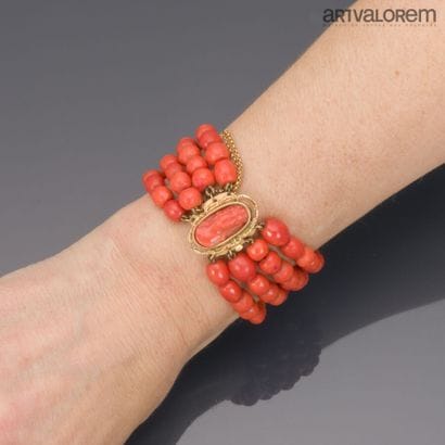 Bracelet with four rows of faceted coral...