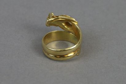 Snake ring in yellow gold 750°/°°, the head...