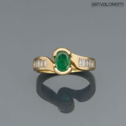 Ring in yellow gold 750°/°° with a faceted...