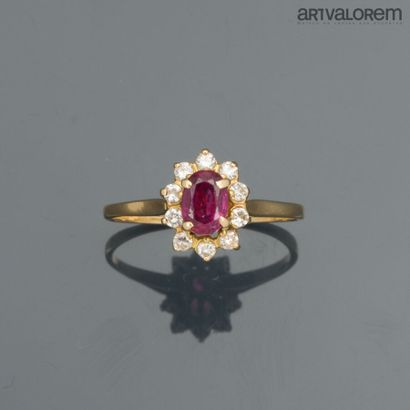 Ring in yellow gold 750°/°° centered on a...