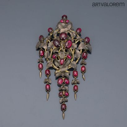 Partially vermeiled silver brooch decorated...